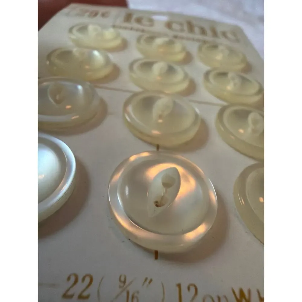 Vintage Le Chic White Clear 2 Hole Sewing Buttons 5662-22 Japan NOS Set of 12
